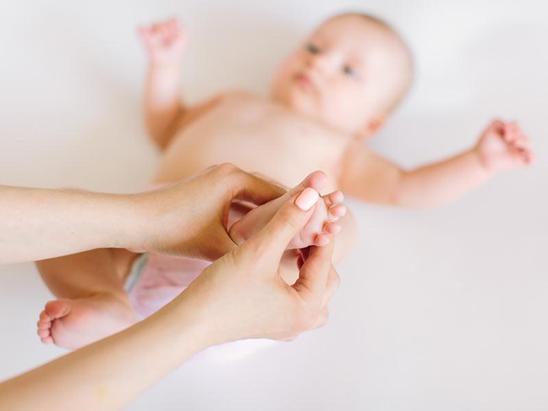Réservez-un-massage-pour-votre-bébé-avec-Sayana-Bien-Être-dans-la-Drôme01